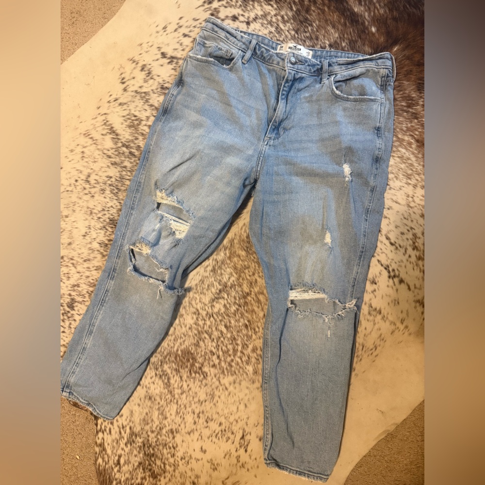 Hollister Curvy High Rise Mom Jean